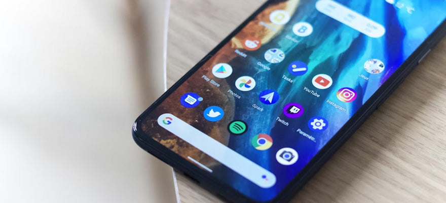 スマホが重いのはなぜ?<br>原因と誰でもできる解消法をわかりやすく解説