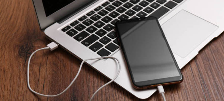 スマホとパソコンの接続方法<br>USB・Wi-Fi・Bluetooth別の設定手順