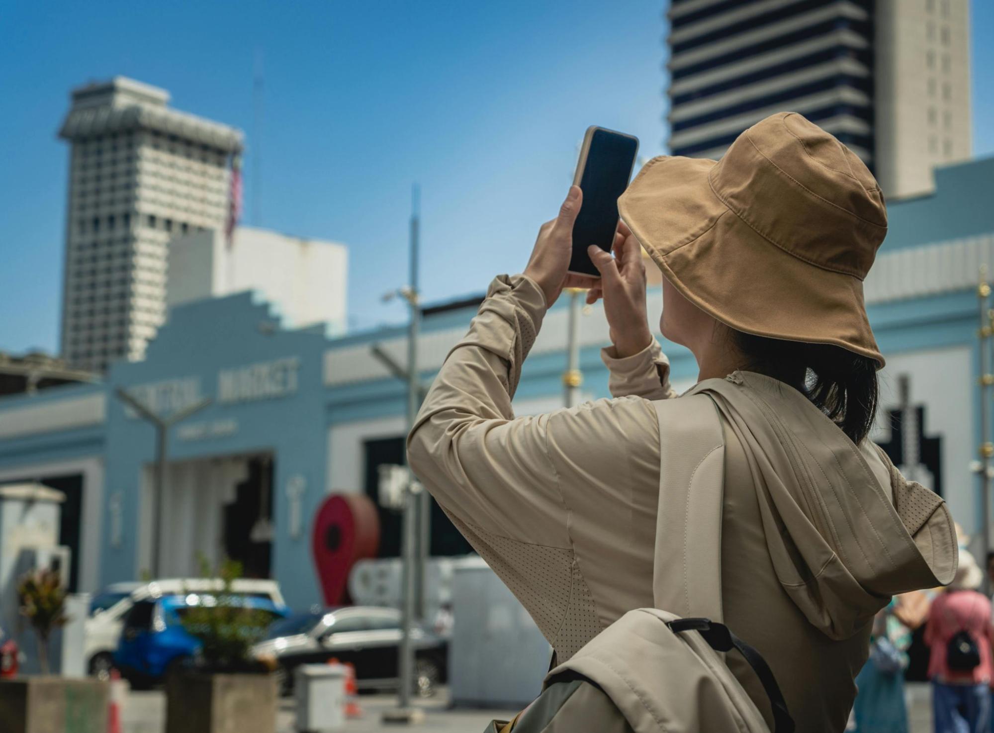 海外旅行のスマホ通信はeSIMが最適？おすすめサービス「Saily」の特徴と使い方を解説
